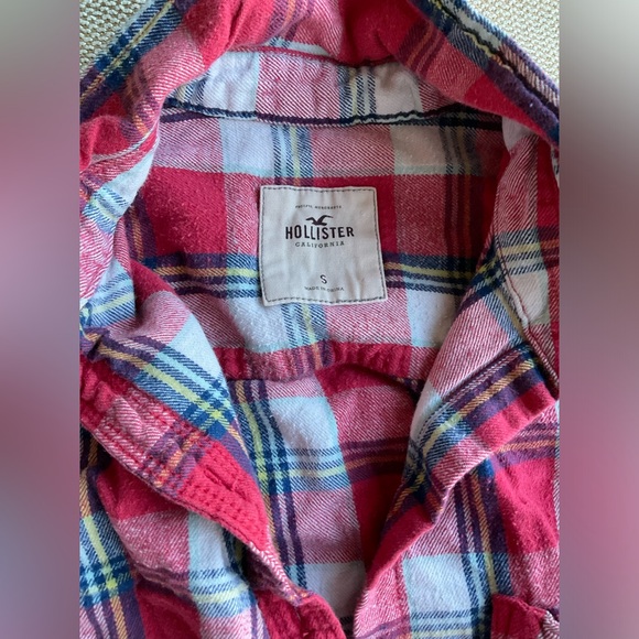 Red Flannel button up shirt ￼size small ￼ - Picture 2 of 3